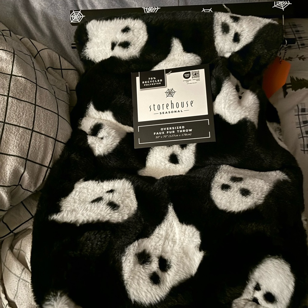 Ghost blanket